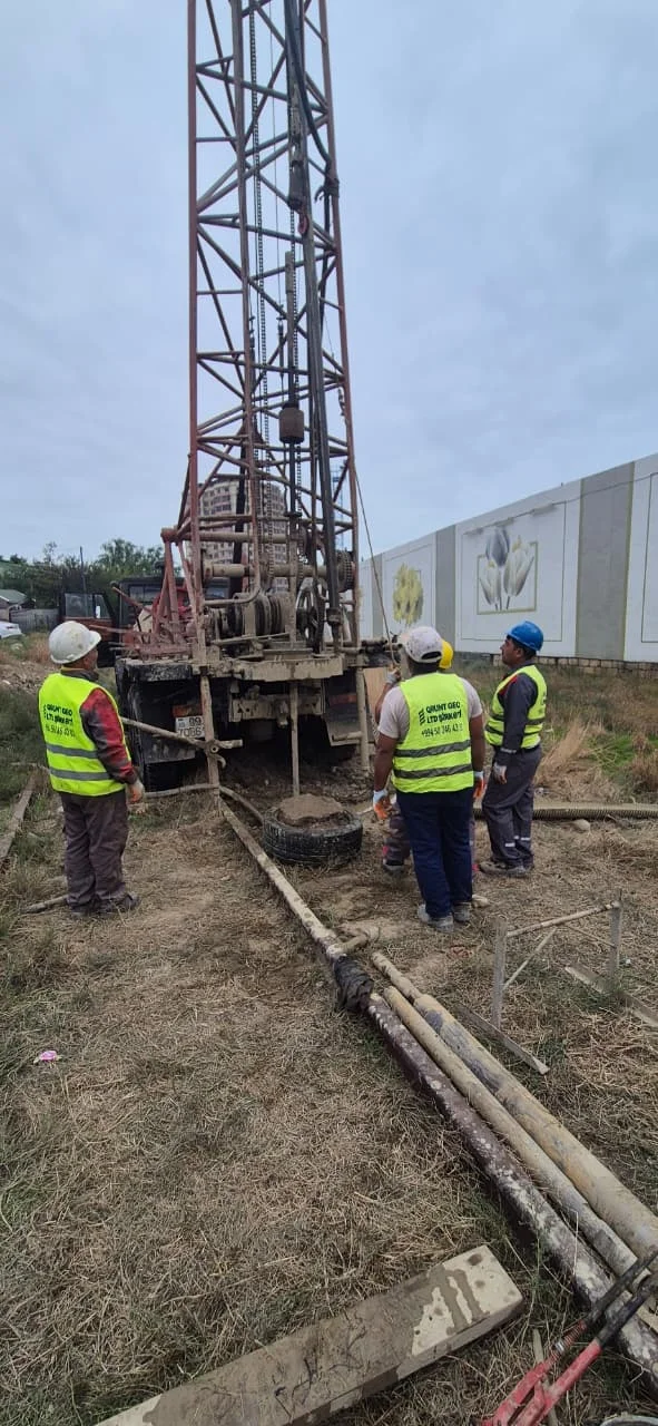 8  noyabr prospektinin Ramiz Quliyev küçəsi ilə kəsişməsində müxtəlif səviyyəli yol ötürücülərin tikintisinin layihələndirilməsi
